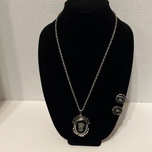 Vintage Cameo Jewelery set.